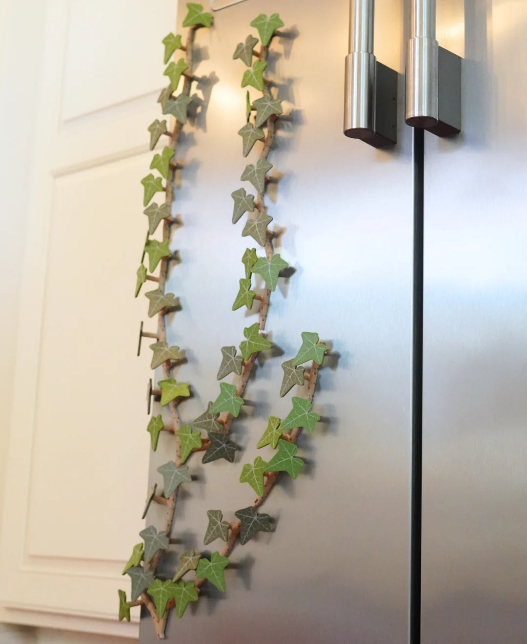 IvyFlow™ Magnetic Vine Fridge Organizer